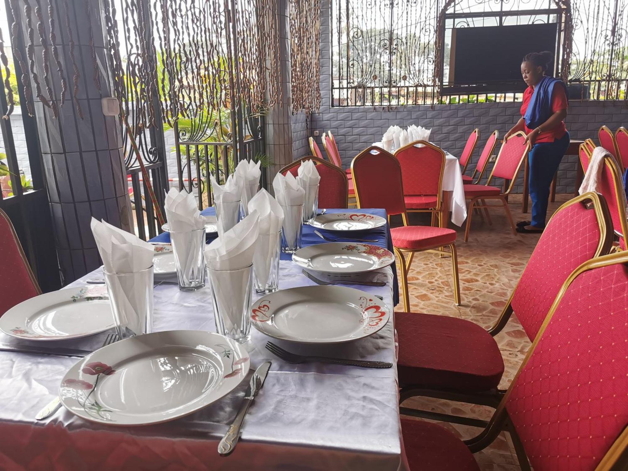 Tchatcha Hotel Яунде Экстерьер фото